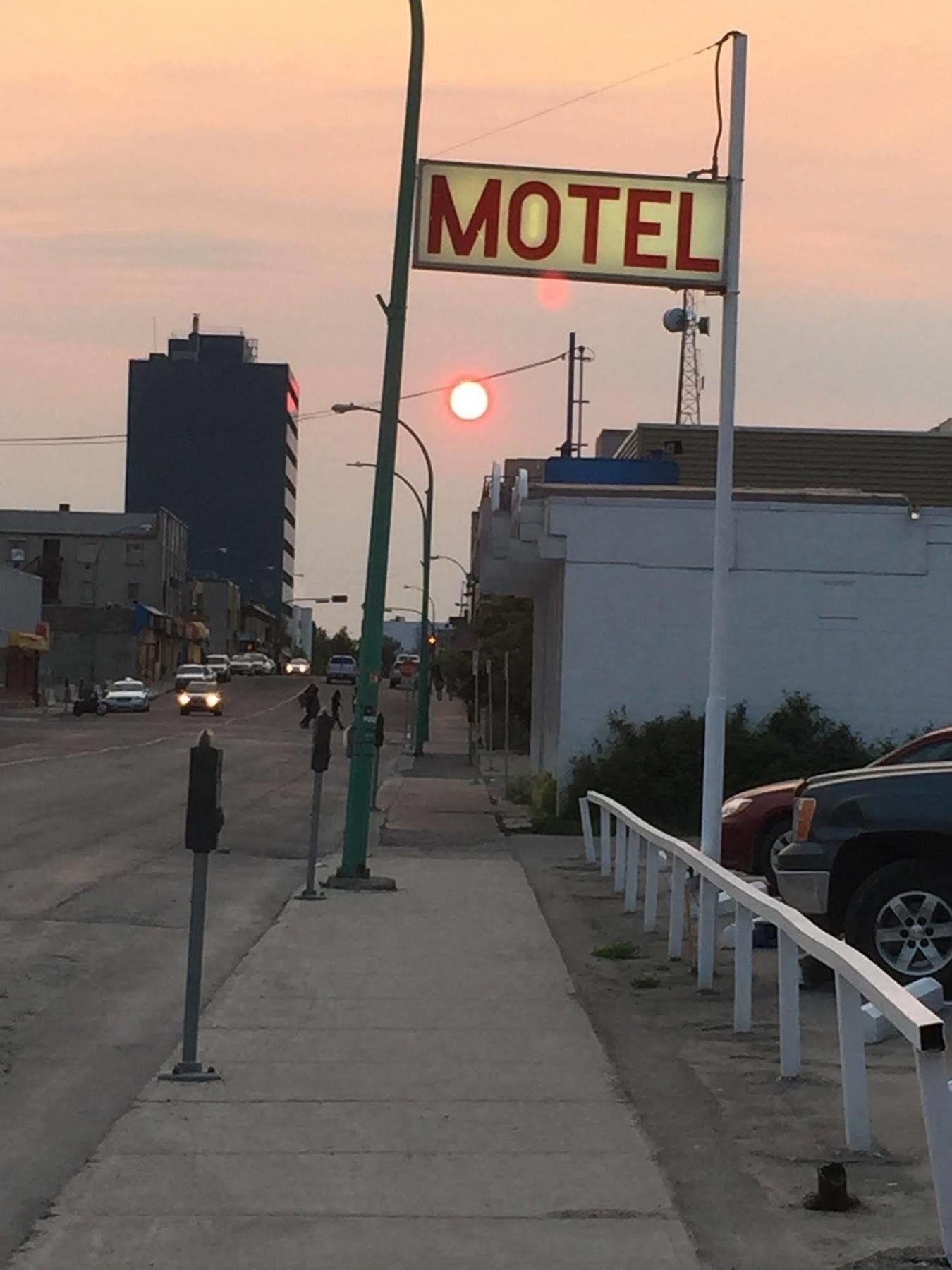 Northern Lites Motel Yellowknife Exterior foto